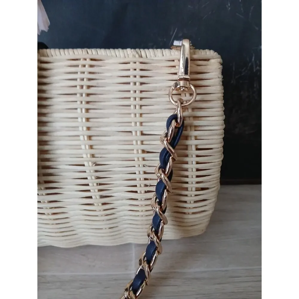 Tommy Bahama Wicker Crossbody Shoulder Bag Purse Woven Natural Wicker Turn Lock
